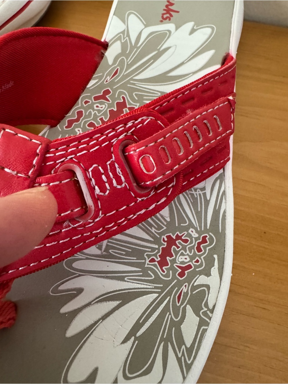 Clarks Red Thong Sandals - Size 7 - Picture 13 of 13
